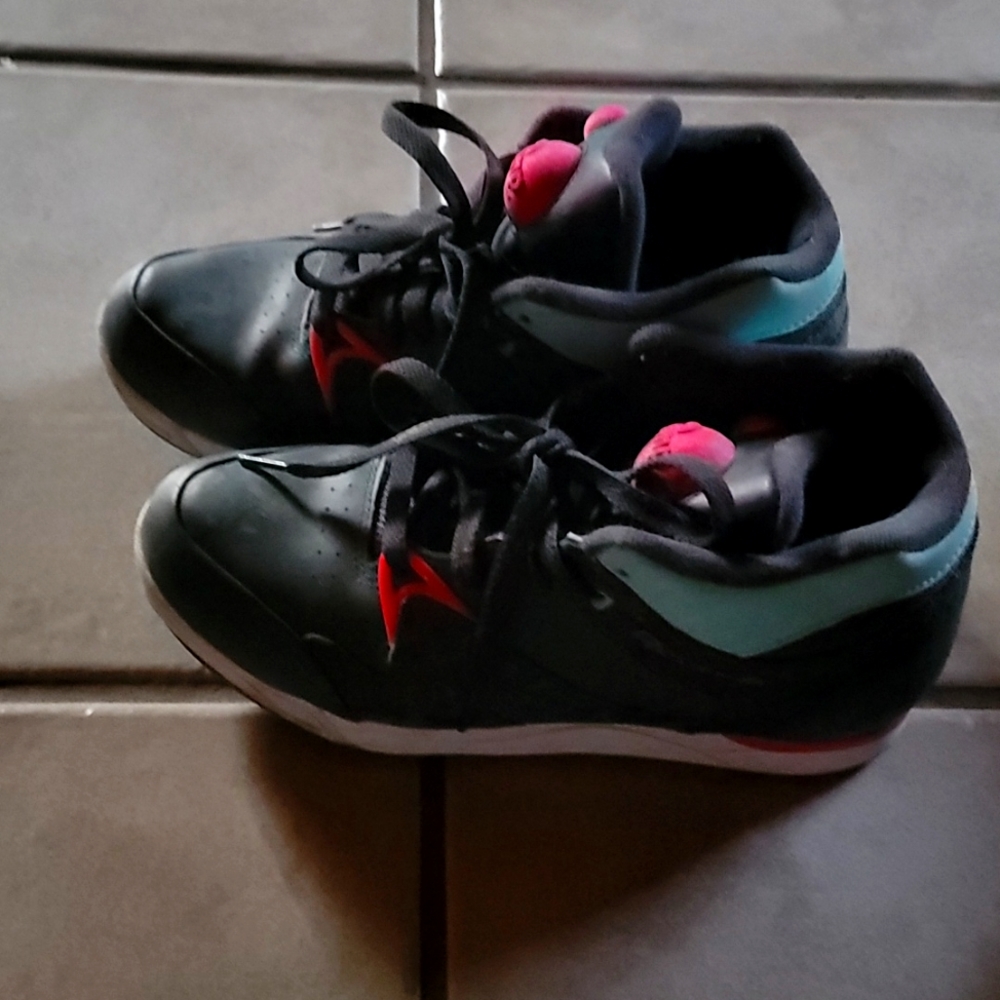 Comfortable tennis-shoes